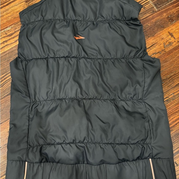 Brooks Women’s Cascading Thermal Black Puffer Running Vest Sz Small 120275 - Picture 3 of 9